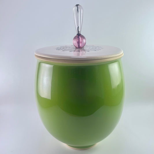 1. Grüne Dose mit Ornamentdeckel Medium