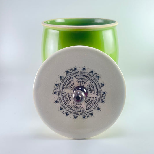 Green tin with ornamental lid Medium