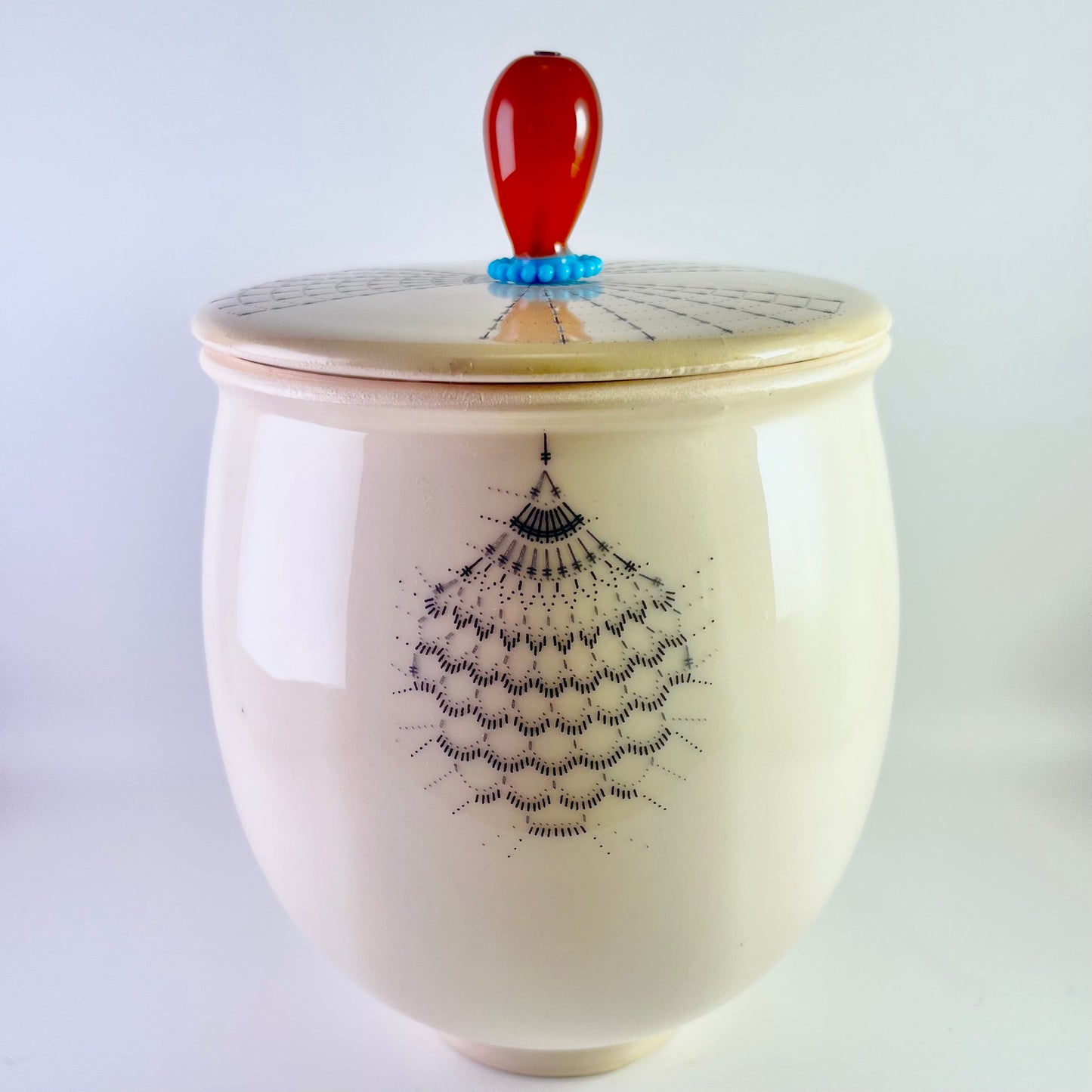 12. Dose mit Ornament 4 Medium
