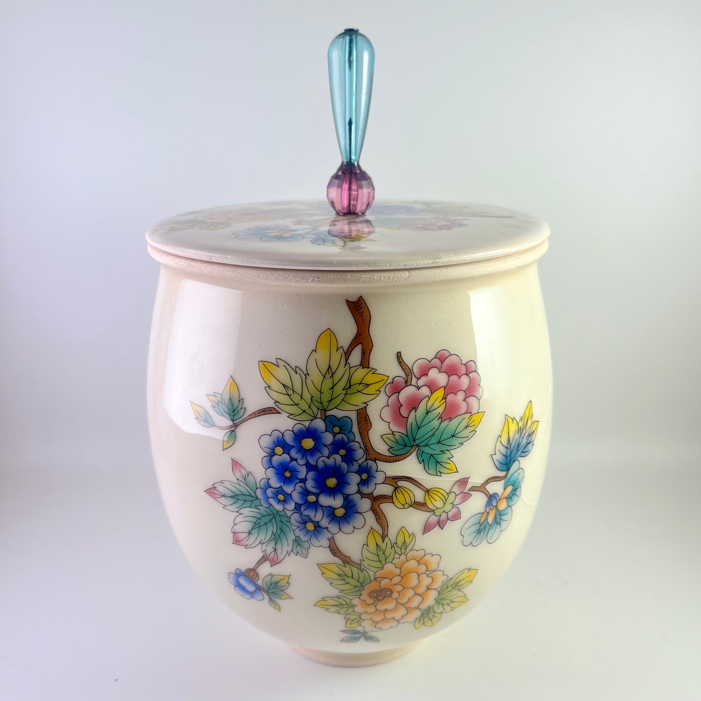 7. Dose mit Blüte  Medium
